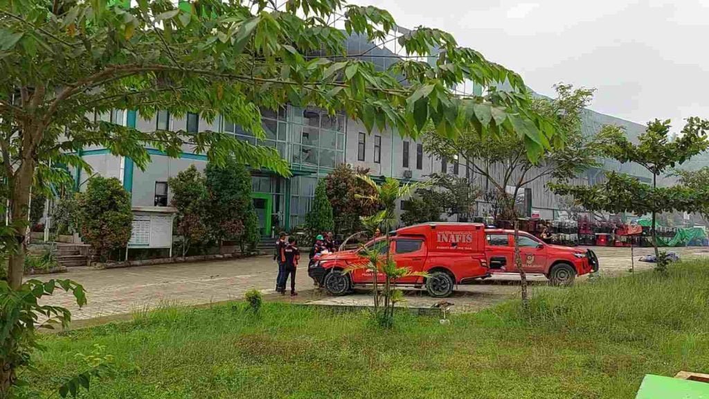 Kebakaran di gudang limbah milik PT BES masih dalam penyelidikan kepolisian. Perusahaan ungkap, bahwa sumber api berasal dari tumpukan limbah medis. (Ist)
