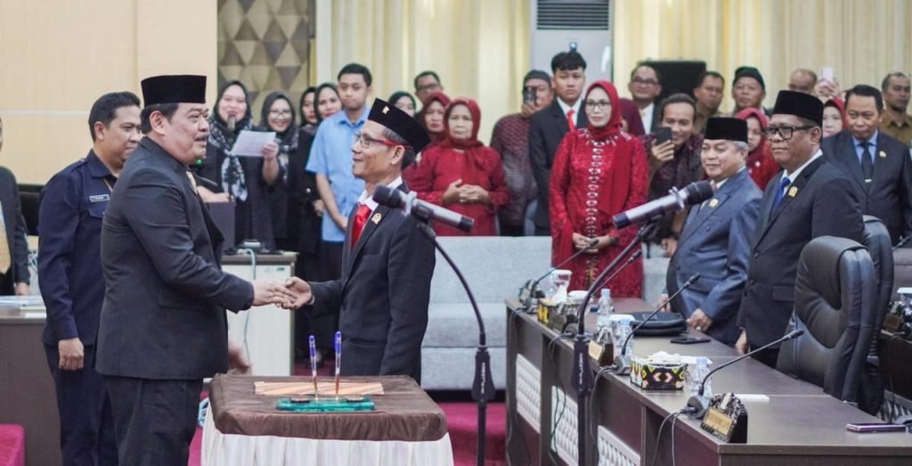 WhatsApp Image 2024 02 05 at 22.44.30 PAW DPRD Balikpapan, Muhammad Iwan Resmi Gantikan Almarhum Yohanis Patiung PROKALTIM