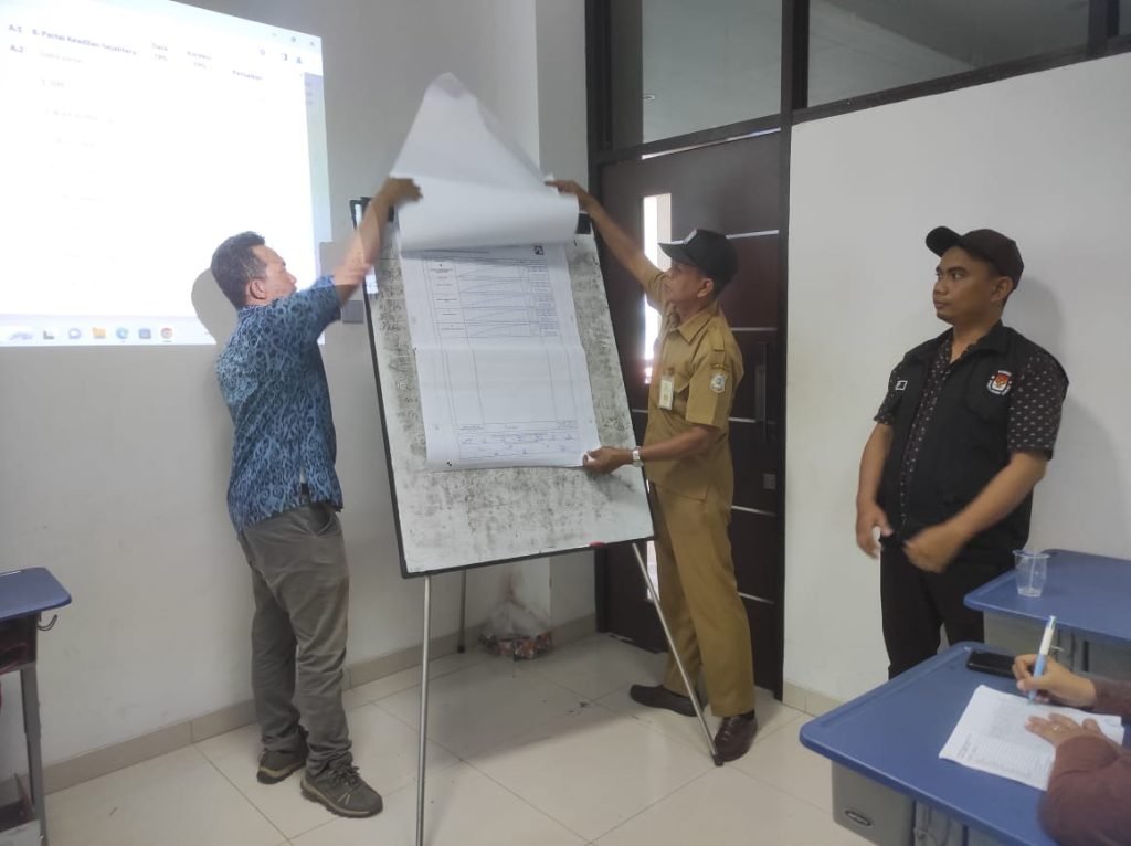 WhatsApp Image 2024 02 20 at 22.48.09 Kecamatan Balteng Sudah 50 Persen, Sudah 4 Hari Pleno Rekapitulasi Perolehan Suara PROKALTIM