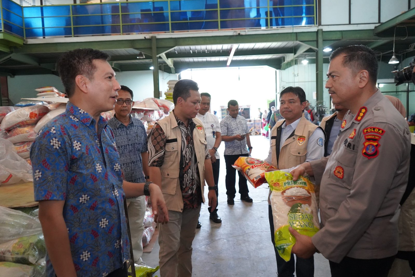 Satgas Pangan Polda Kaltim Sidak Pasar dan Gudang Distributor Balikpapan untuk Pastikan Stok Aman Jelang Ramadan PROKALTIM 1 WhatsApp Image 2024 03 09 at 08.01.13 scaled Satgas Pangan Polda Kaltim Sidak Pasar dan Gudang Distributor Balikpapan untuk Pastikan Stok Aman Jelang Ramadan PROKALTIM