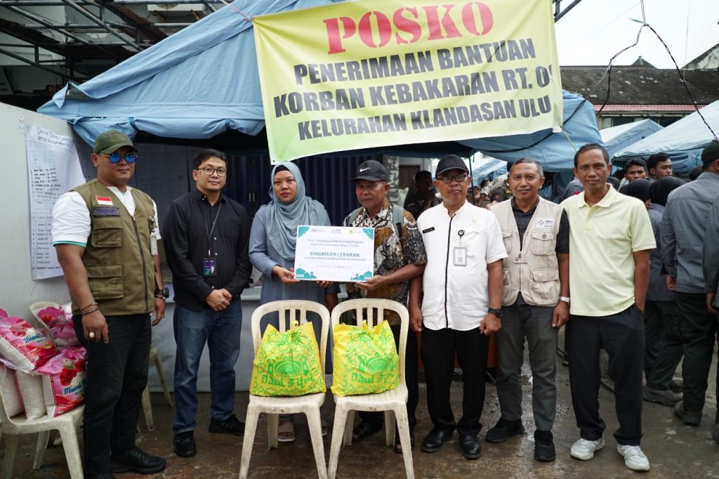 WhatsApp Image 2024 03 28 at 11.34.56 AM PLN UIP KLT Berikan Bingkisan Idul Fitri kepada Korban Kebakaran Klandasan Ulu PROKALTIM