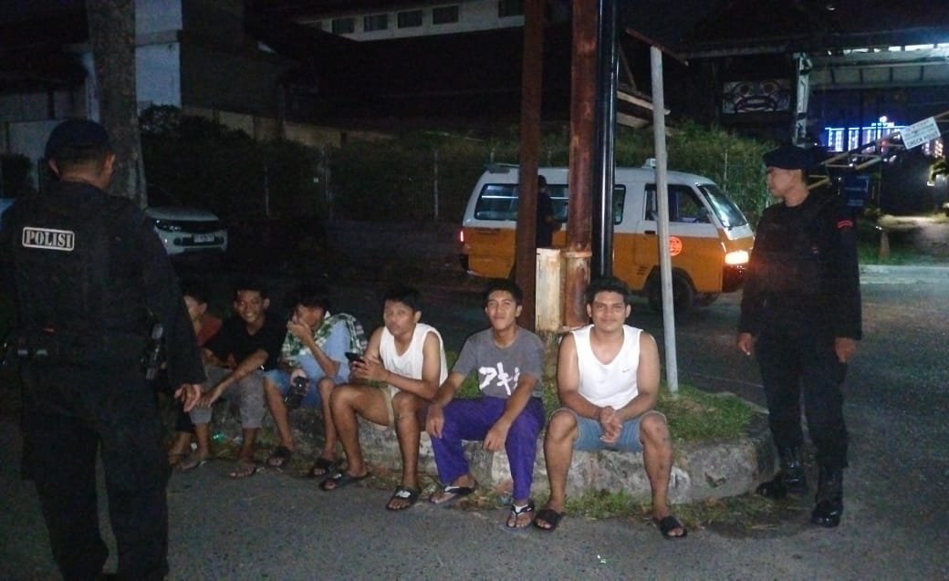 Cegah Tawuran dan Balap Liar, Brimob Kaltim Batalyon A Pelopor Gelar Patroli Subuh PROKALTIM 1 WhatsApp Image 2024 03 31 at 8.23.11 PM Cegah Tawuran dan Balap Liar, Brimob Kaltim Batalyon A Pelopor Gelar Patroli Subuh PROKALTIM