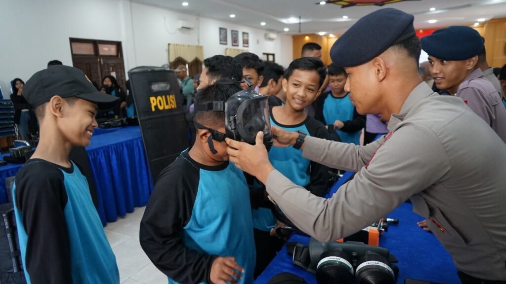 WhatsApp Image 2024 06 01 at 16.18.17 Kunjungan SD Negeri 005 Kota Samarinda, Brimob Kaltim Kenalkan Tugas Pokok Korps Brimob Polri PROKALTIM
