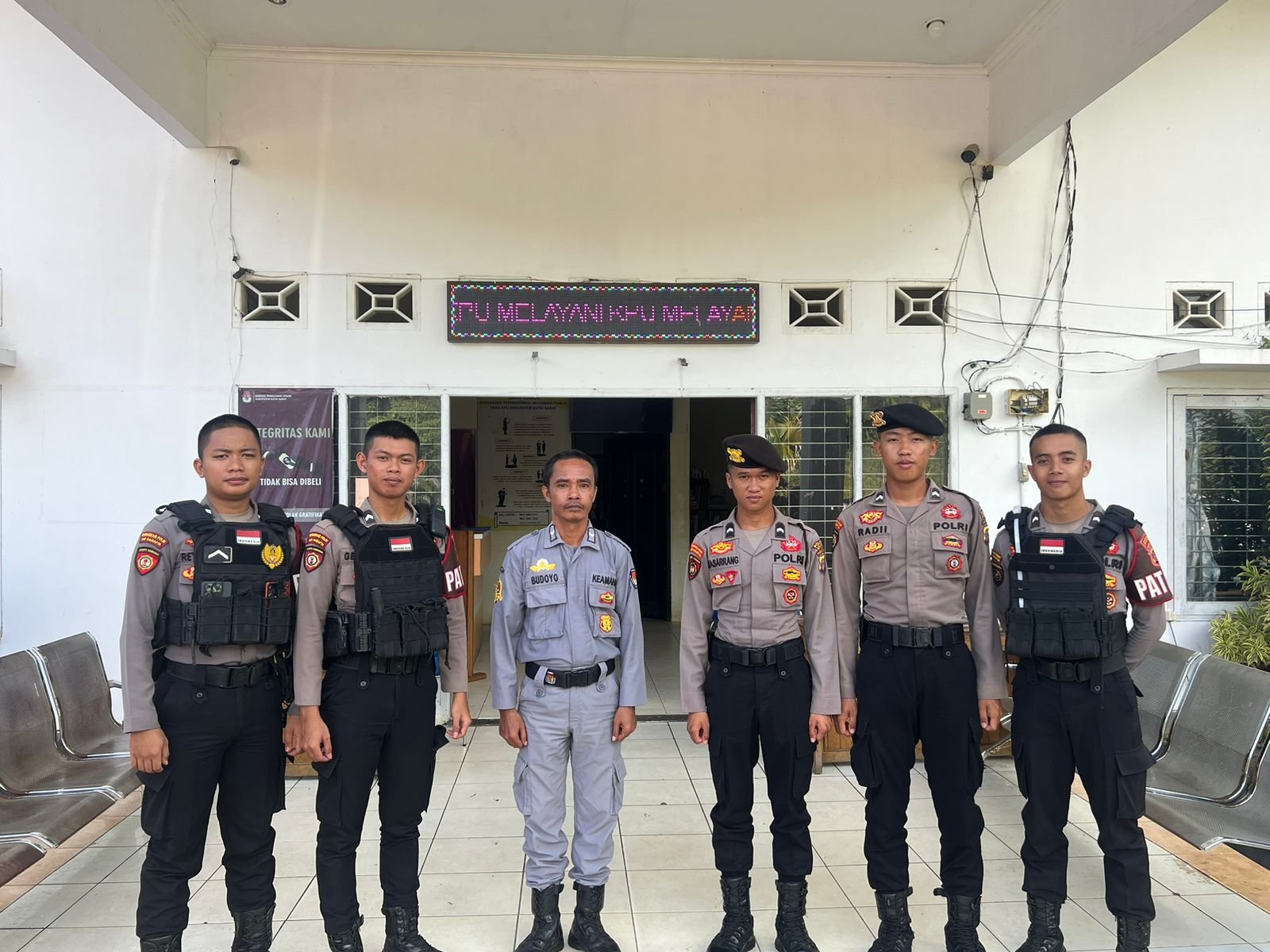 WhatsApp Image 2024 06 13 at 11.38.22 Berikan Rasa Aman Menjelang Pemilu Satgas Preventif Polres Kutai Barat Patroli ke Kantor KPUD PROKALTIM