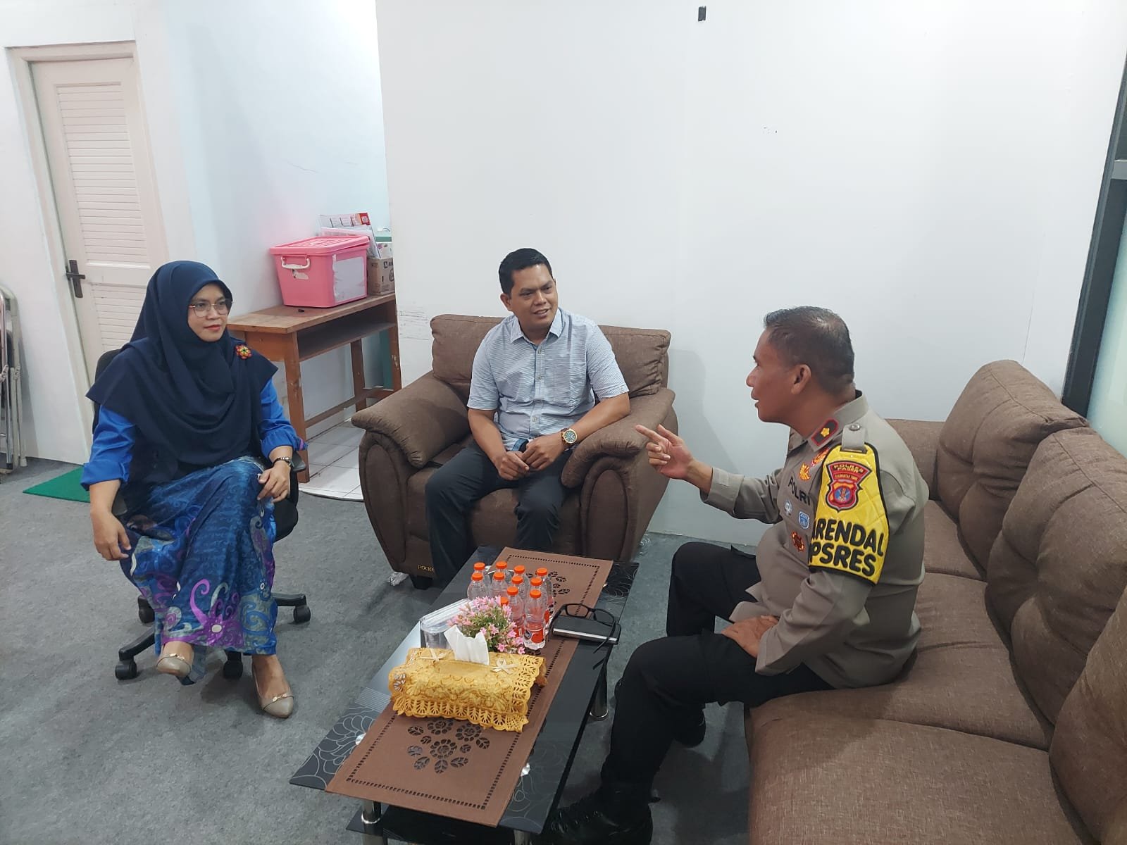 Jelang Pilkada Kabag Ops Polres Paser Tingkatkan Koordinasi dengan Ketua KPU Paser PROKALTIM 1 WhatsApp Image 2024 06 20 at 22.01.28 Jelang Pilkada Kabag Ops Polres Paser Tingkatkan Koordinasi dengan Ketua KPU Paser PROKALTIM