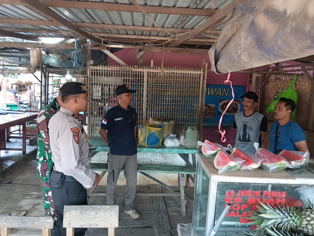 Jelang Pilkada Kukar, Polsek Samboja Gencar Lakukan Patroli Gabungan 3 Pilar PROKALTIM 1 WhatsApp Image 2024 07 21 at 15.08.17 Jelang Pilkada Kukar, Polsek Samboja Gencar Lakukan Patroli Gabungan 3 Pilar PROKALTIM