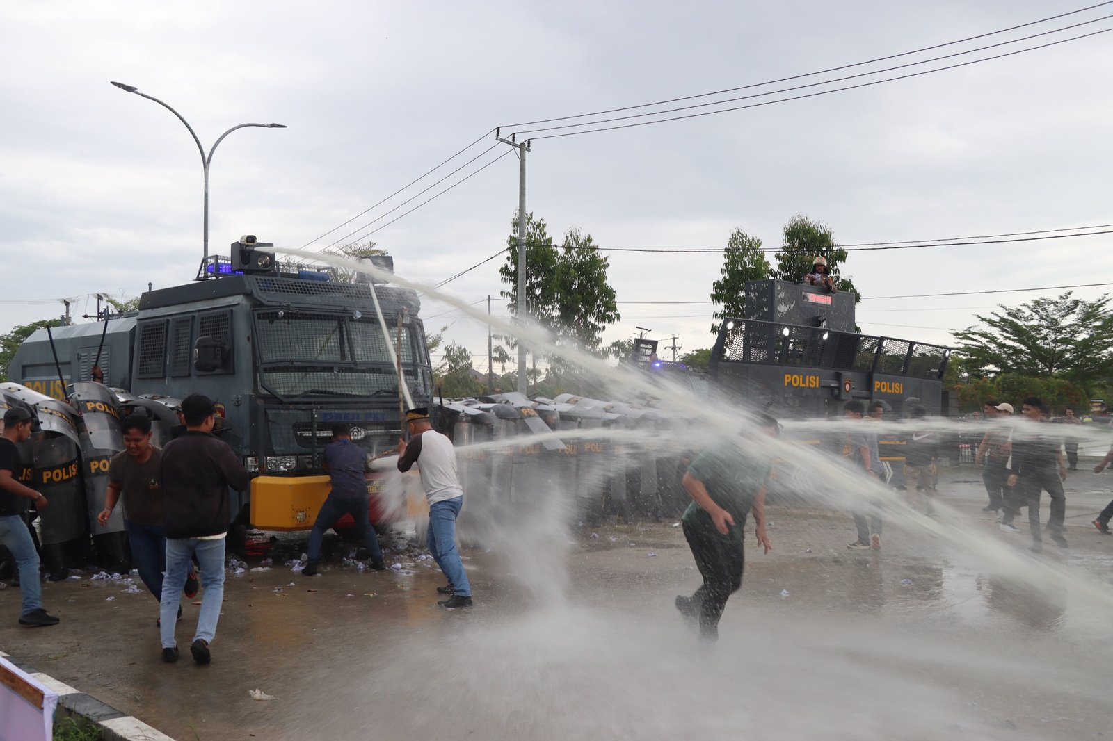 Kapolres PPU Pantau Langsung Latihan Sispamkota Hari Ketiga Jelang Pilkada 2024 PROKALTIM 1 WhatsApp Image 2024 08 04 at 21.02.04 Kapolres PPU Pantau Langsung Latihan Sispamkota Hari Ketiga Jelang Pilkada 2024 PROKALTIM