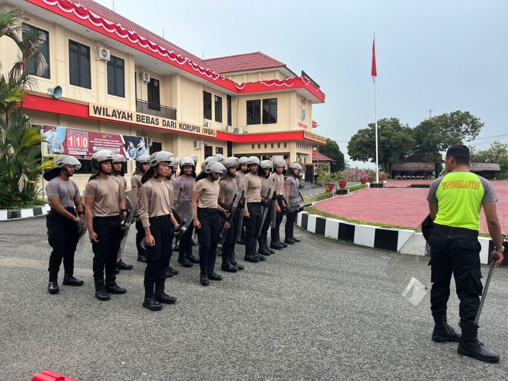 WhatsApp Image 2024 08 06 at 20.06.42 Latih Keterampilan Penanganan Massa, Sat Samapta rutin laksanakan Latihan Dalmas PROKALTIM