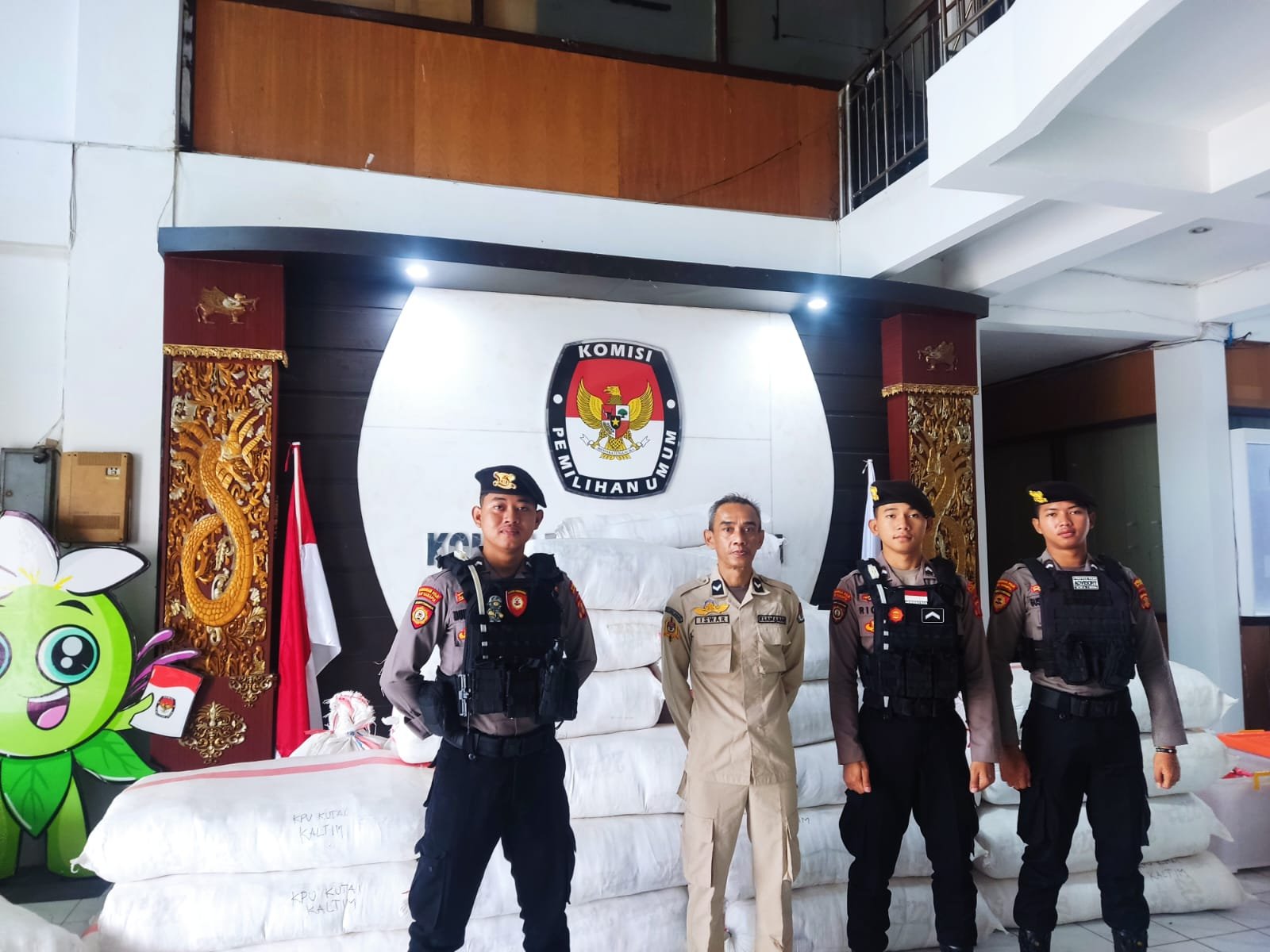 WhatsApp Image 2024 08 18 at 20.35.58 Jelang Pilkada, Polres Kukar Rutin Gelar Patroli Kamtibmas di KPU Kukar PROKALTIM