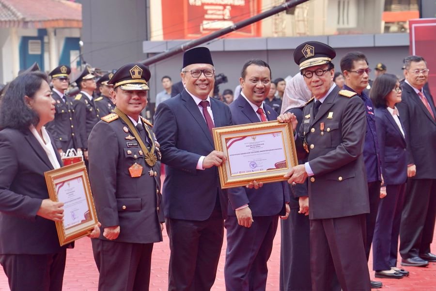 Dukung Percepatan Sertipikasi Tanah di Pulau Nusakambangan, Kementerian ATR/BPN Terima Penghargaan dari Kementerian Hukum dan HAM PROKALTIM 1 WhatsApp Image 2024 08 20 at 18.08.11 1 Dukung Percepatan Sertipikasi Tanah di Pulau Nusakambangan, Kementerian ATR/BPN Terima Penghargaan dari Kementerian Hukum dan HAM PROKALTIM