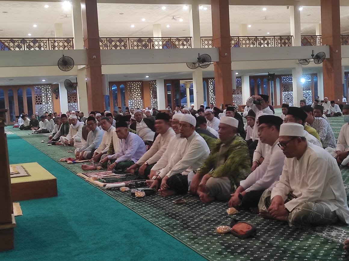 DMI Kota Balikpapan Launching Sholat Subuh Berjamaah Siswa-siswi MAN, MTSN 1 dan MTSN 2 Balikpapan di Islamic Center Balikpapan PROKALTIM 1 WhatsApp Image 2024 08 24 at 23.11.27 DMI Kota Balikpapan Launching Sholat Subuh Berjamaah Siswa-siswi MAN, MTSN 1 dan MTSN 2 Balikpapan di Islamic Center Balikpapan PROKALTIM