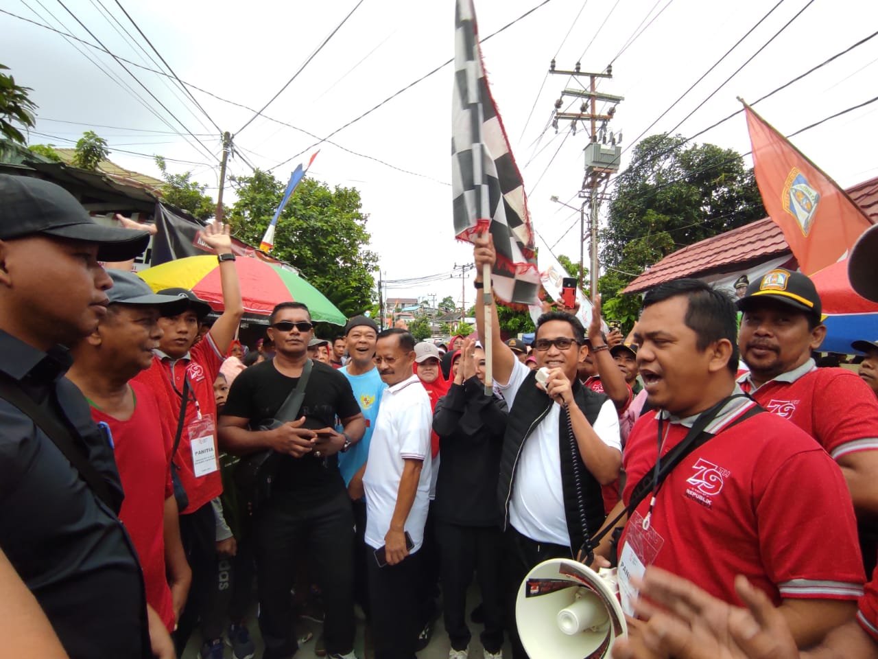WhatsApp Image 2024 09 01 at 15.40.39 Dilepas Wali Kota Balikpapan, Ribuan Masyarakat Karang Rejo Tumpah Ruah Ikuti Jalan Sehat HUT ke-79 RI dan Hadiah Utama 3 Unit Sepeda Motor PROKALTIM