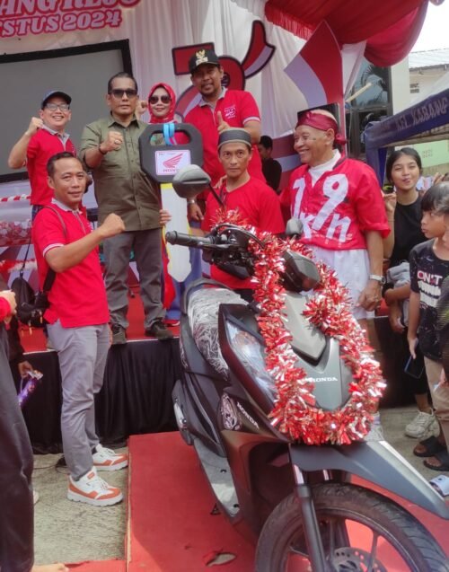 WhatsApp Image 2024 09 01 at 15.43.52 Dilepas Wali Kota Balikpapan, Ribuan Masyarakat Karang Rejo Tumpah Ruah Ikuti Jalan Sehat HUT ke-79 RI dan Hadiah Utama 3 Unit Sepeda Motor PROKALTIM