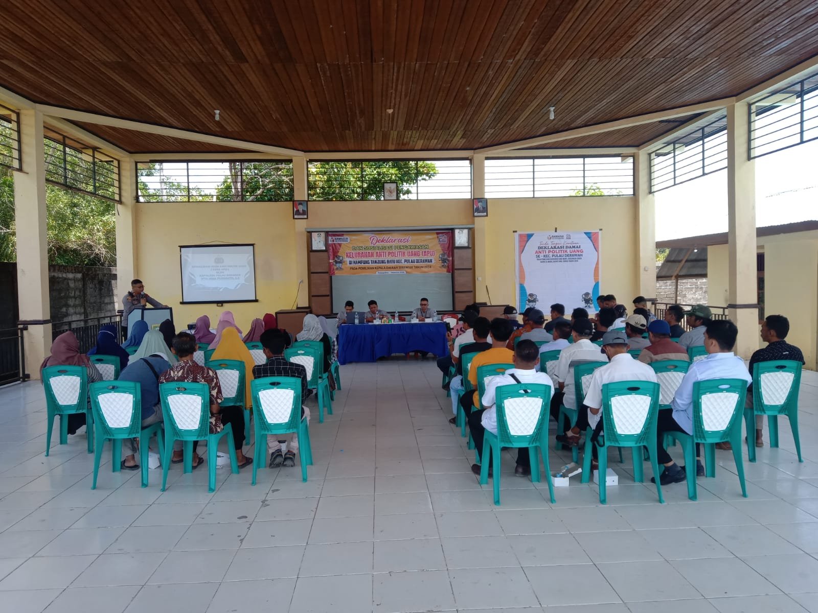 Deklarasi dan Sosialisasi Kelurahan Anti Politik Uang di Pulau Derawan PROKALTIM 1 WhatsApp Image 2024 09 22 at 19.17.36 Deklarasi dan Sosialisasi Kelurahan Anti Politik Uang di Pulau Derawan PROKALTIM