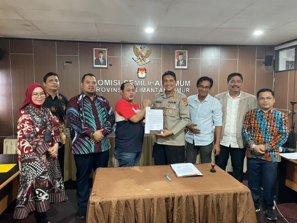 WhatsApp Image 2024 09 25 at 19.43.02 KPU Kaltim Tetapkan Paslon Pilgub 2024, Polda Kaltim Serahkan Satgas Pengawalan kepada Tim Pemenangan PROKALTIM