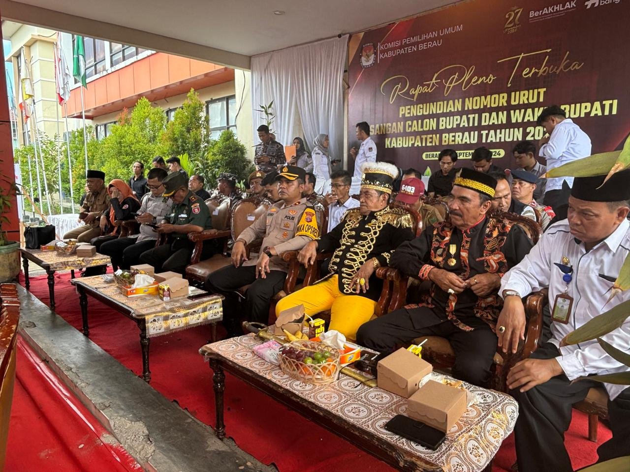 Wakapolres Berau Hadiri Pengundian Nomor Urut Paslon Bupati dan Wakil Bupati PROKALTIM 1 WhatsApp Image 2024 09 25 at 19.52.03 Wakapolres Berau Hadiri Pengundian Nomor Urut Paslon Bupati dan Wakil Bupati PROKALTIM
