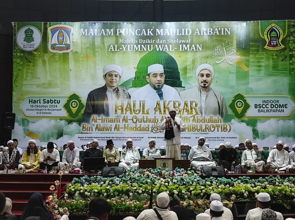 WhatsApp Image 2024 10 21 at 11.10.19 Sekitar 5 Ribu Jamaah yang Hadir di Malam Puncak Maulid Arbain di BSCC Dome Balikpapan PROKALTIM