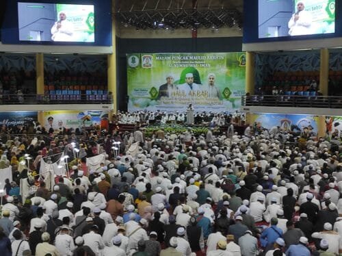 WhatsApp Image 2024 10 21 at 11.11.17 Sekitar 5 Ribu Jamaah yang Hadir di Malam Puncak Maulid Arbain di BSCC Dome Balikpapan PROKALTIM