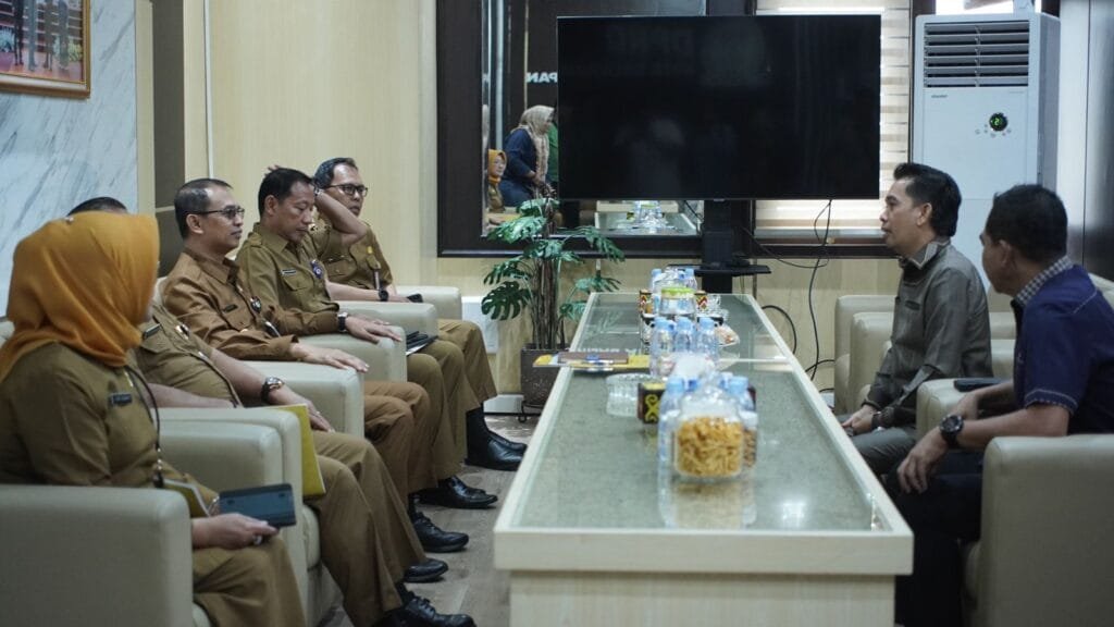 WhatsApp Image 2024 10 21 at 22.19.30 Pjs Wali Kota Balikpapan Kunjungan ke Kantor DPRD Balikpapan PROKALTIM