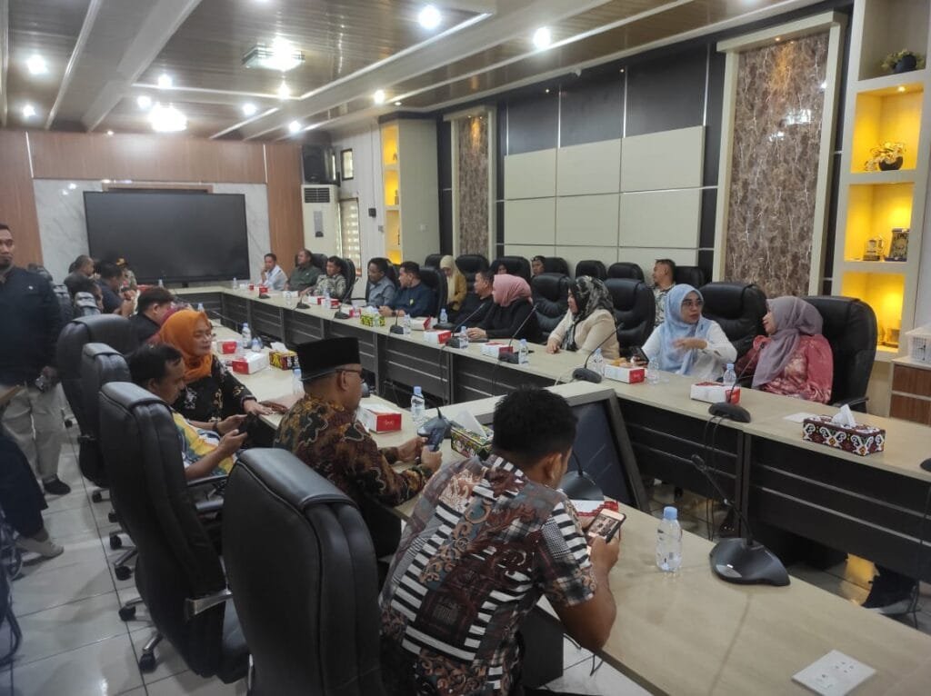 WhatsApp Image 2024 10 25 at 19.56.23 Anggota DPRD Kukar Berkunjung ke DPRD Balikpapan PROKALTIM