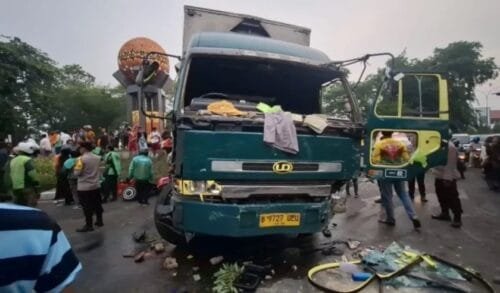 Tangerang 840x493 1 Truk Trailer Hantam Belasan Kendaraan di Tangerang, Empat Orang Alami Cedera Serius PROKALTIM