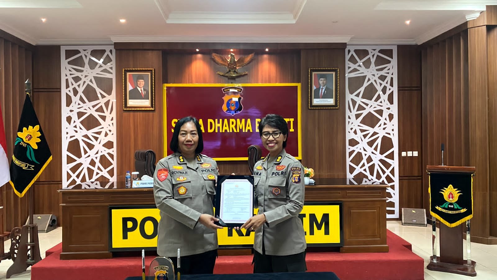 Polwan Polda Kaltim Gelar Pelepasan Purna Bakti AKBP Rovina Retno S. Dewi dan Digantikan AKBP Nina Ike Herawati PROKALTIM 1 WhatsApp Image 2024 11 29 at 21.32.10 Polwan Polda Kaltim Gelar Pelepasan Purna Bakti AKBP Rovina Retno S. Dewi dan Digantikan AKBP Nina Ike Herawati PROKALTIM