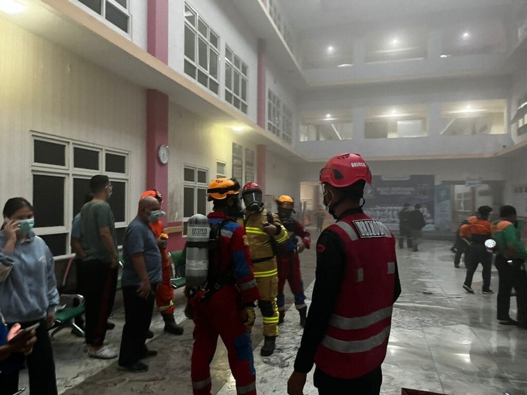 IMG 20241221 WA0002 Kebakaran Terjadi di RSUD Beriman Balikpapan, Tim Brimob Bantu Pemadaman dan Evakuasi Pasien PROKALTIM