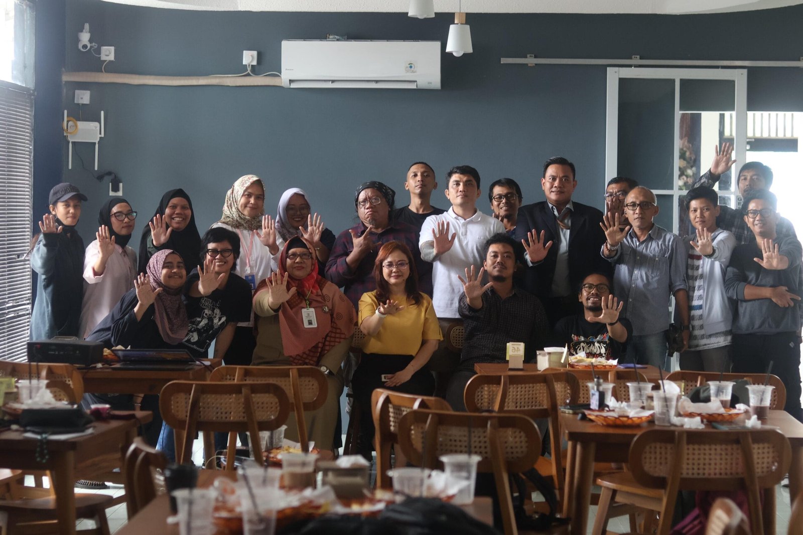 AJI Balikpapan Memperingati Hari Anti Kekerasan Terhadap Perempuan PROKALTIM 1 WhatsApp Image 2024 12 11 at 00.44.58 scaled AJI Balikpapan Memperingati Hari Anti Kekerasan Terhadap Perempuan PROKALTIM