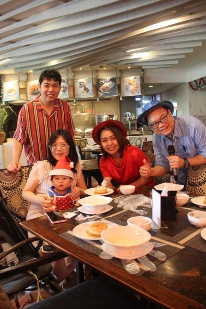 WhatsApp Image 2024 12 26 at 22.30.14 Blue Sky Hotel Balikpapan Rayakan Natal 2024 dengan Acara "Meet Santa" dan Lighting Ceremony yang Meriah PROKALTIM
