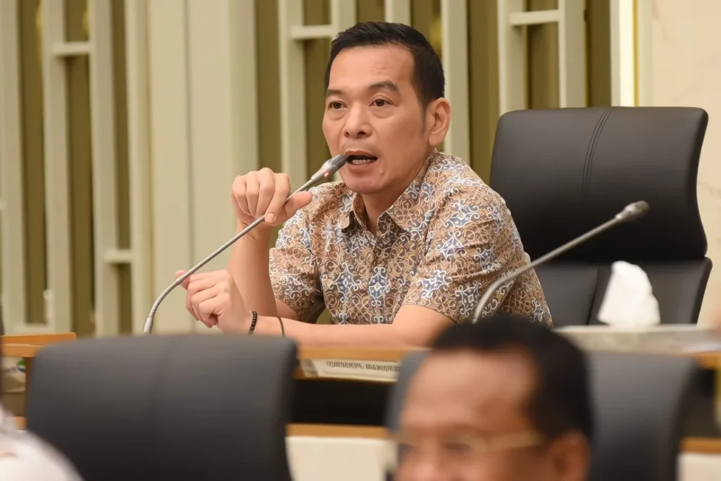 Daniel Johan Daniel Johan: Pagar Laut Tangerang Berpotensi Rugikan Negara Rp300 Triliun PROKALTIM