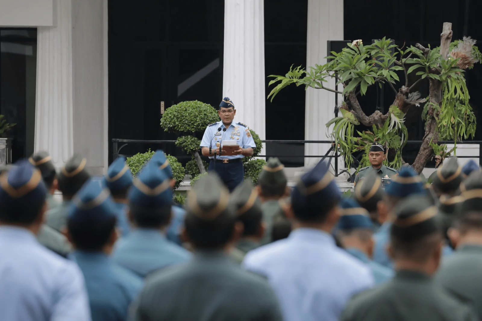 Kementerian Pertahanan Pimpin Upacara Bulanan, Sekjen Kemhan Amanatkan Inovasi dan Peningkatan Kualitas Kerja PROKALTIM