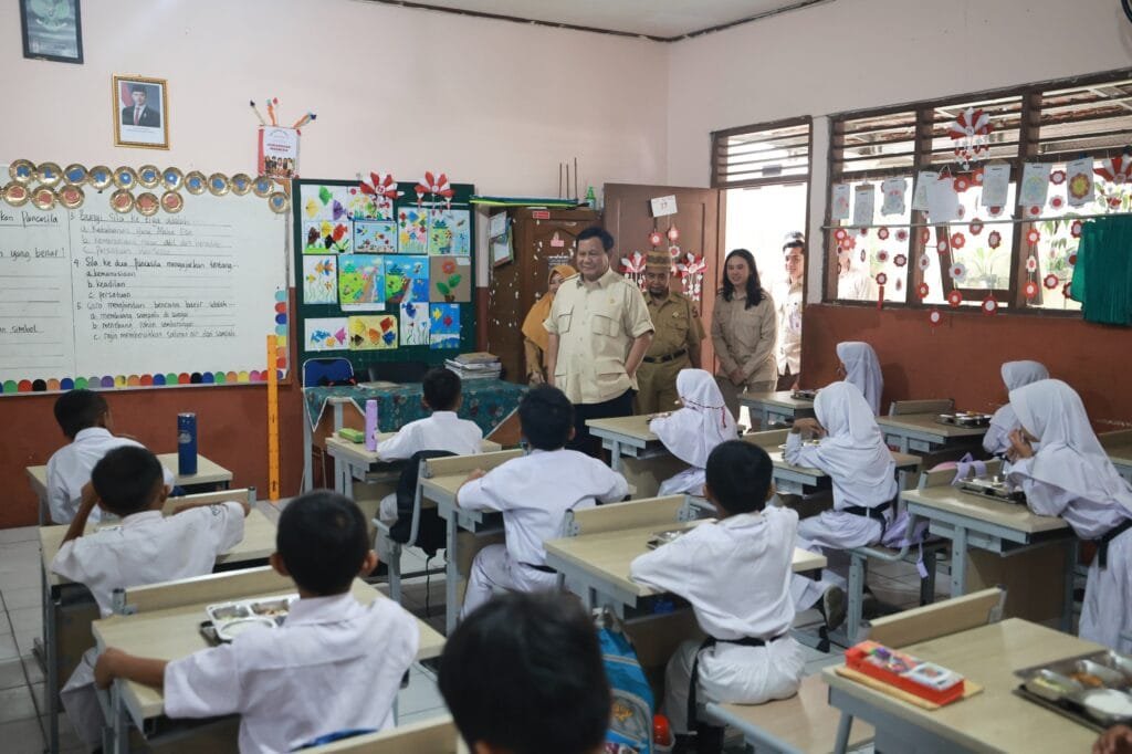 Prabowo 1 Tinjau Program MBG di SDN Kedung Jaya 1 Bogor, Prabowo Disambut Ratusan Siswa PROKALTIM