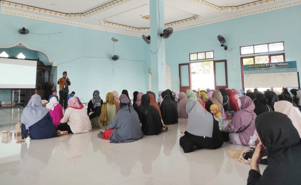 WhatsApp Image 2025 02 07 at 00.18.10 MTs Negeri 2 Balikpapan Laksanakan Sosialisasi Gerakan Tujuh Kebiasaan Anak Indonesia Hebat untuk Orang Tua PROKALTIM