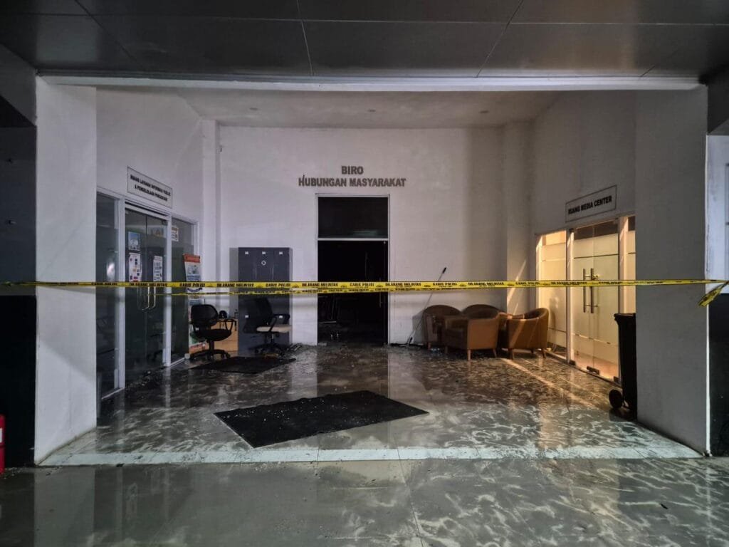 WhatsApp Image 2025 02 10 at 18.00.38 Ruangan Biro Humas ATR/BPN Terbakar, Menteri Nusron: Api Sudah Berhasil Dipadamkan dengan Cepat PROKALTIM