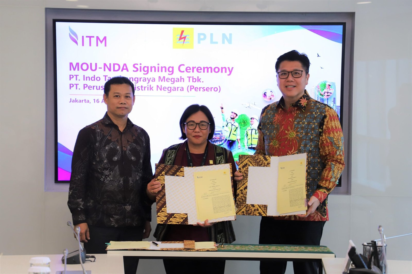 WhatsApp Image 2025 04 19 at 12.28.20 scaled Teken MoU Penyambungan Listrik 42 MW dengan PT Indo Tambangraya Megah, PLN UID Kaltimra Komitmen Dukung Pertumbuhan Industri di Kaltim PROKALTIM