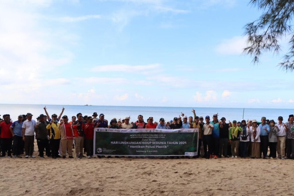 Picture9 Jaga Lingkungan dari Polusi Sampah Plastik, Pemkab PPU Libatkan Berbagai Pihak Lakukan Bersih-Bersih Pantai PROKALTIM