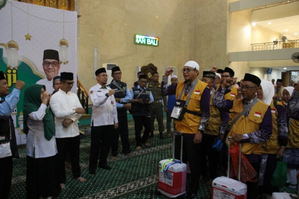 WhatsApp Image 2025 05 05 at 22.58.10 Penuh Haru, 521 Jemaah Haji Balikpapan Siap Menuju Tanah Suci PROKALTIM