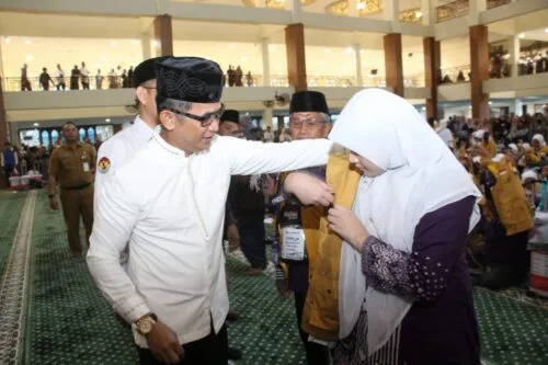 WhatsApp Image 2025 05 05 at 23.03.14 Panggilan Suci di Usia Muda: Kisah Aura Milia, Jemaah Termuda Asal Balikpapan PROKALTIM
