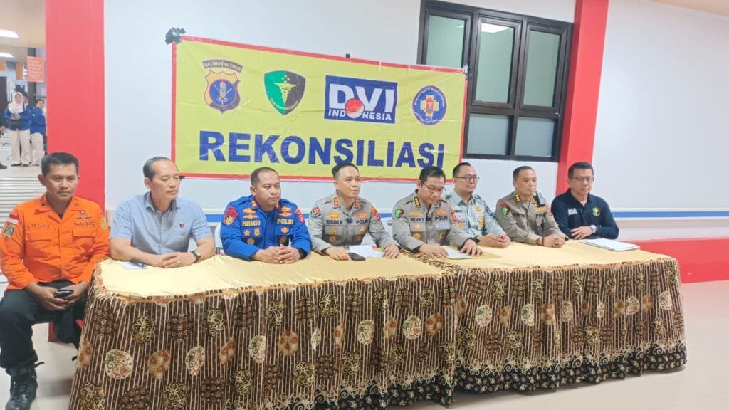 WhatsApp Image 2025 05 07 at 12.13.08 Polda Kaltim Gelar Konferensi Pers Terkait Korban Laka Air KMP Muchlisa di Teluk Balikpapan PROKALTIM