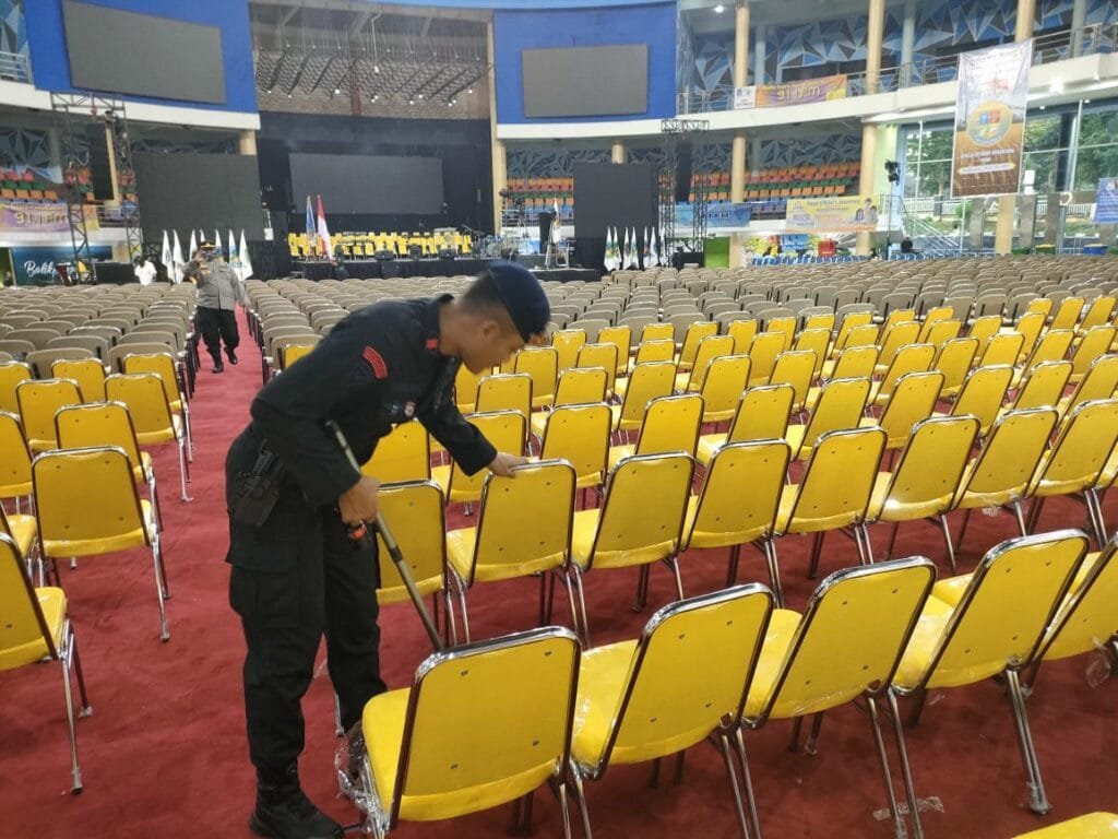 WhatsApp Image 2025 05 29 at 15.16.53 1 Jamin Keamanan Ibadah Kenaikan Isa Almasih, Unit Jibom Brimob Polda Kaltim Sterilisasi Gereja dan Dome Balikpapan PROKALTIM