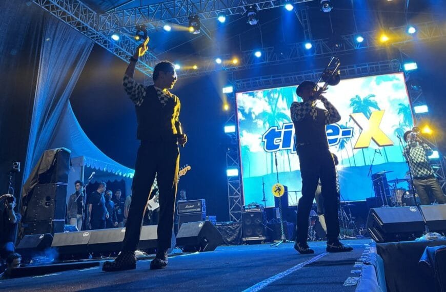 Stadion Sudirman Bergoyang! Tipe-X dan /Rif Bakar Semangat Warga Balikpapan di HUT Kodam VI/Mulawarman