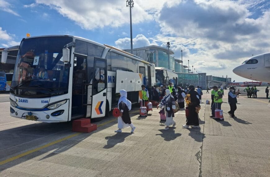Kloter 10 Jamaah Haji Tiba di Balikpapan, Pengamanan Ketat Diterapkan