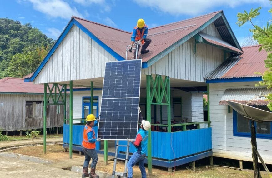 Hadirkan Terang di 54 Sekolah, Komitmen PLN UID Kaltimra Dukung Pendidikan di Kaltim dan Kaltara