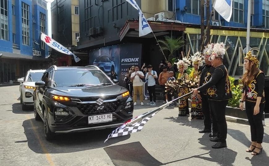 Simbolis 10 Konsumen di Balikpapan Jadi Pemilik Pertama Suzuki Fronx, Momentum Awal Perjalanan SUV Canggih Ini di Kalimantan