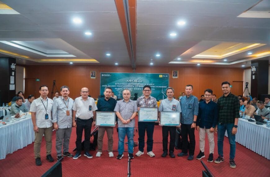 PLN UIP KLT Raih Penghargaan Pengelola Proyek Terbaik Regional Sumatera Kalimantan Sulawesi