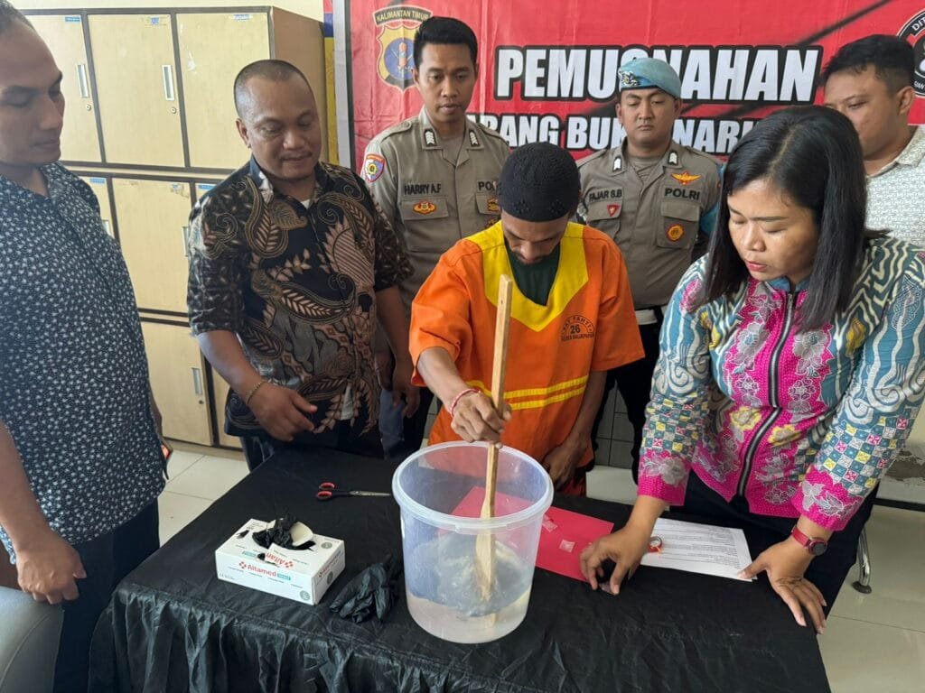 WhatsApp Image 2025 07 30 at 16.09.54 Satresnarkoba Balikpapan Musnahkan Sabu, Ini Jumlahnya! PROKALTIM
