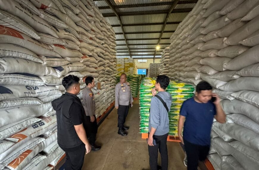Waka Polresta Balikpapan Tinjau Stok Beras di Gudang Bulog, Pastikan Ketersediaan Aman