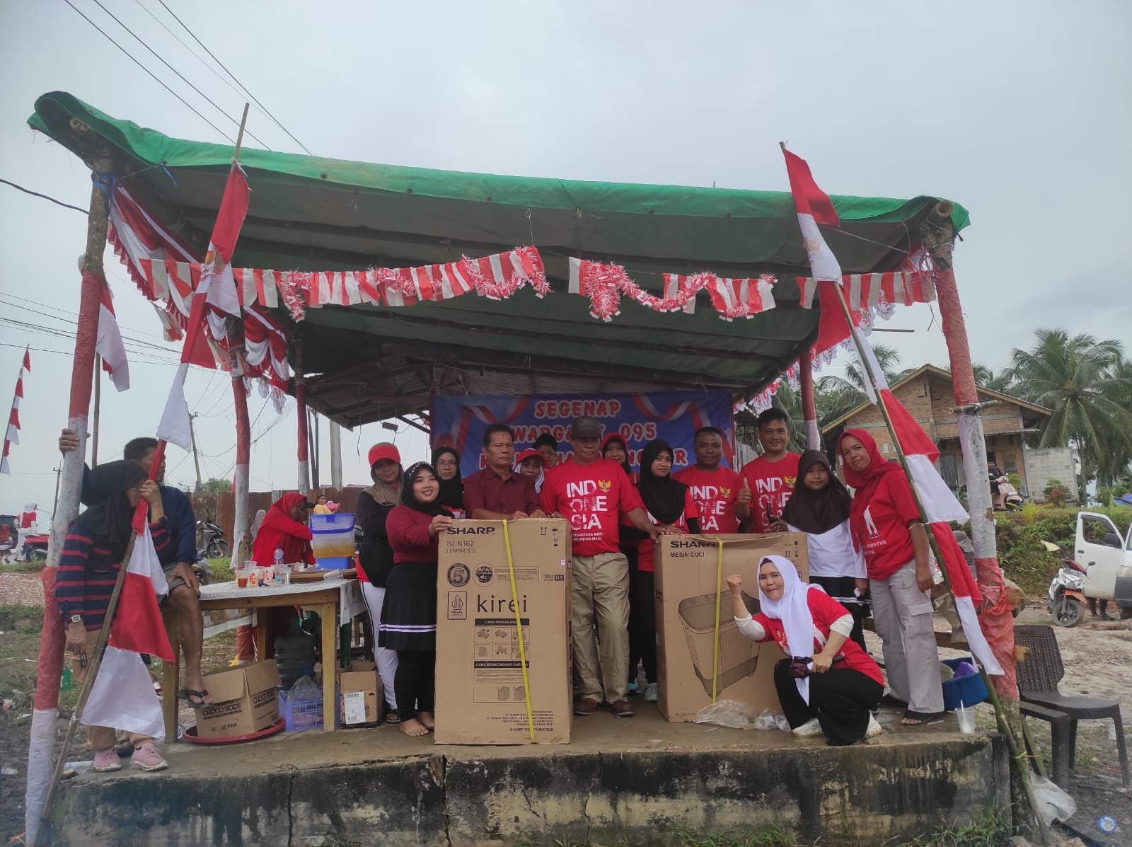 Hujan Tak Hentikan Semangat Warga RT 95 Manggar Rayakan HUT RI ke-80 PROKALTIM 1 WhatsApp Image 2025 08 24 at 22.19.45 Hujan Tak Hentikan Semangat Warga RT 95 Manggar Rayakan HUT RI ke-80 PROKALTIM