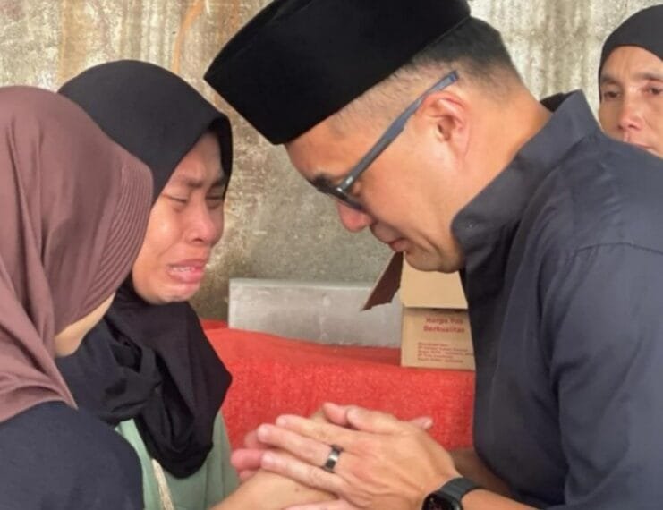 CEO GoTo Patrick Walujo Melayat Driver Ojol yang Tewas Usai Insiden dengan Brimob