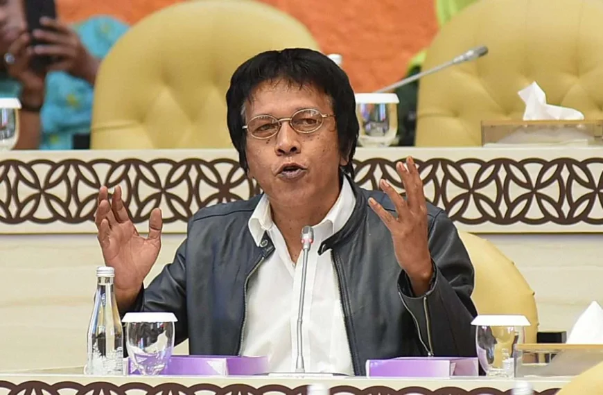 Adian Napitupulu Minta Aplikator Hapus Asuransi yang Merugikan Ojek Online